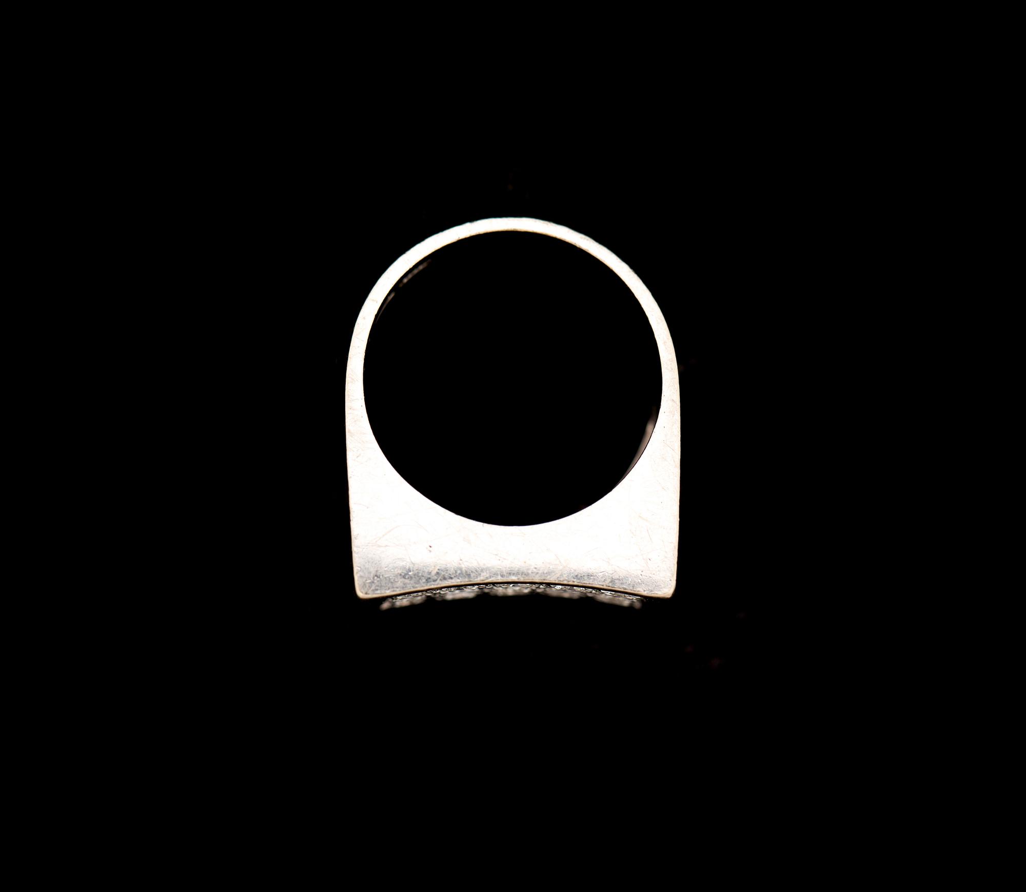 RING, 18 k vitguld med 15 briljantslipade diamanter ca 0.75 ct. Sengels, Stockholm, 1985. Vikt ca 12 g.