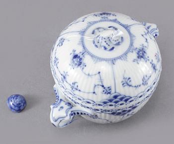 KAFFESERVIS, 25 delar, porslin, "Musselmalet", Royal Copenhagen, 1900-talets andra hälft.