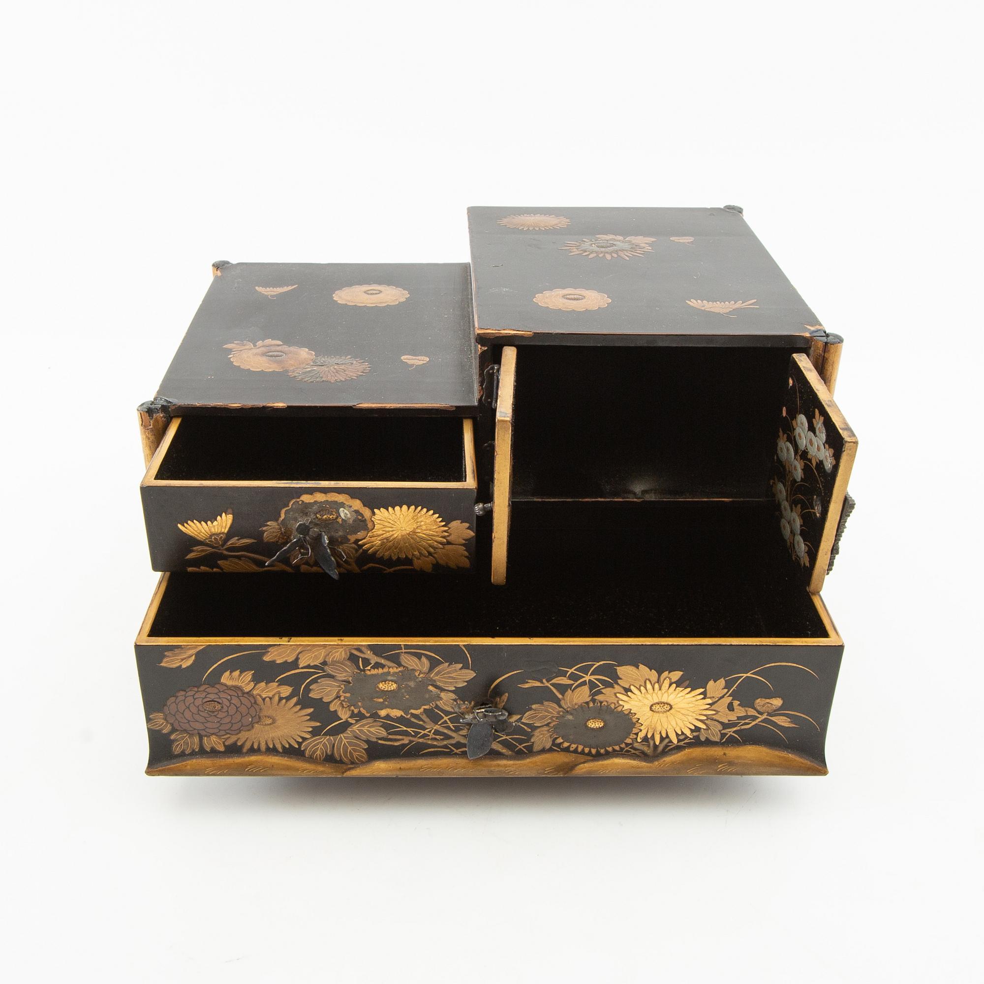 Miniature chest of drawers Japan first half of the 20th century.