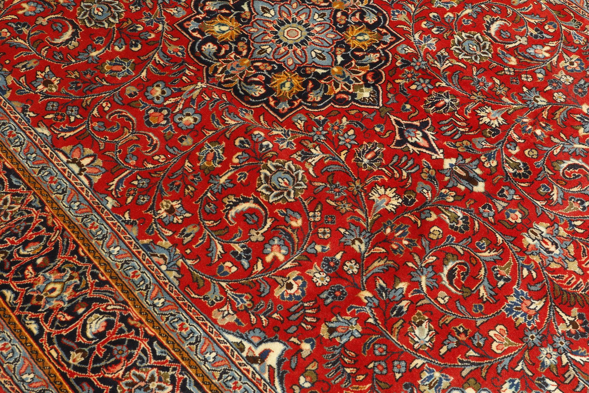 A carpet, Sarouk, ca 300 x 202 cm.