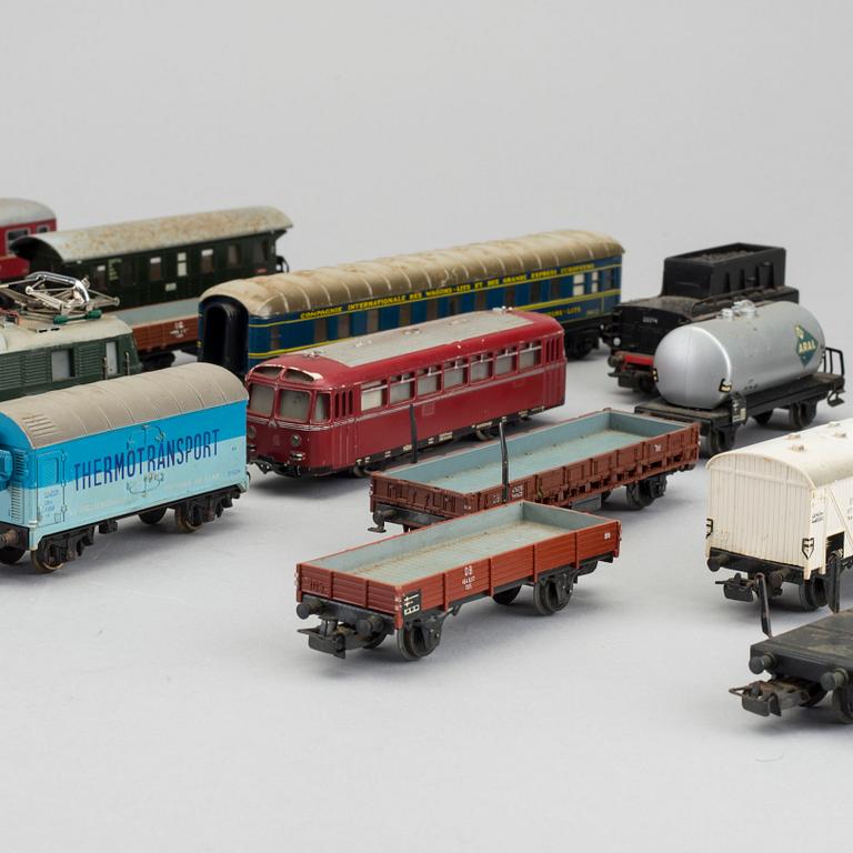 A SET OF MÄRKLIN ENGINES, WAGONS ETC, second half of 20th century.