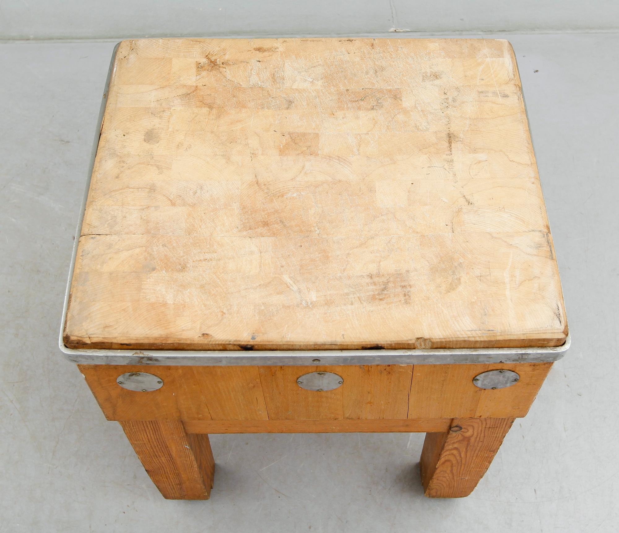 SLAKTBÄNK / HUGGKUBBE, 1900-tal.