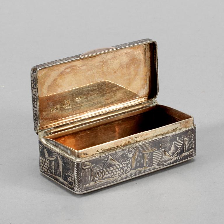 DOSA, silver, Ryssland, märkt H.A daterad 1834. 97 gram.