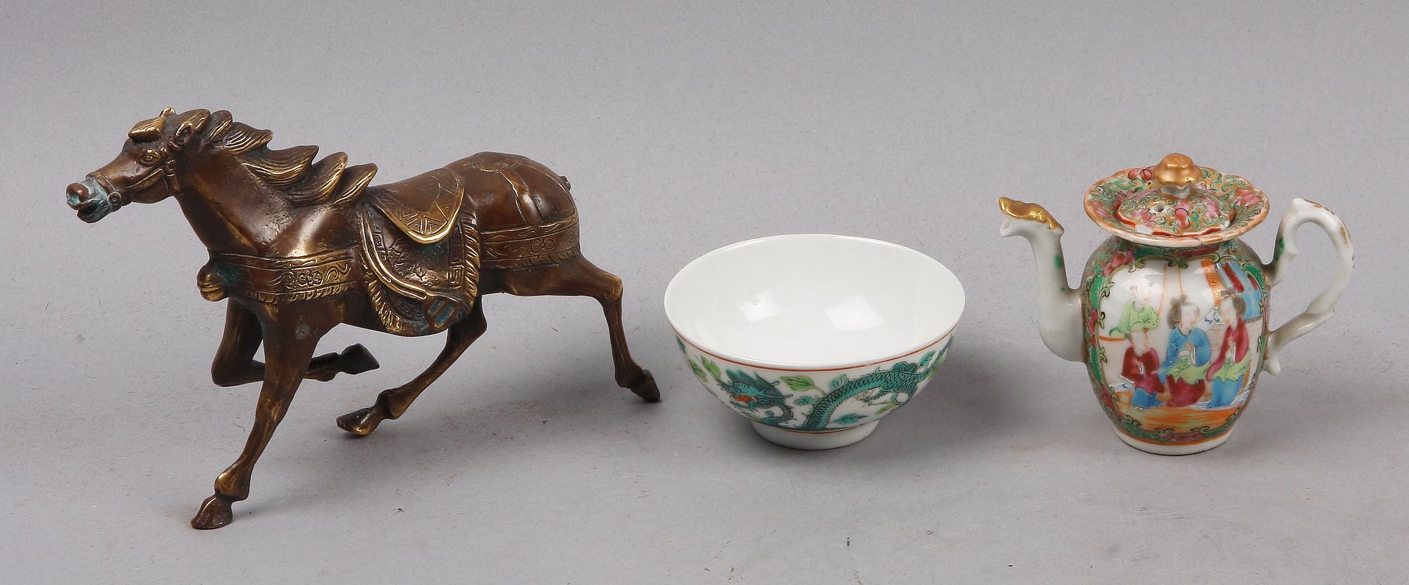PARTI KINESISKT, 3 delar, brons och porslin. 1800-1900-tal.