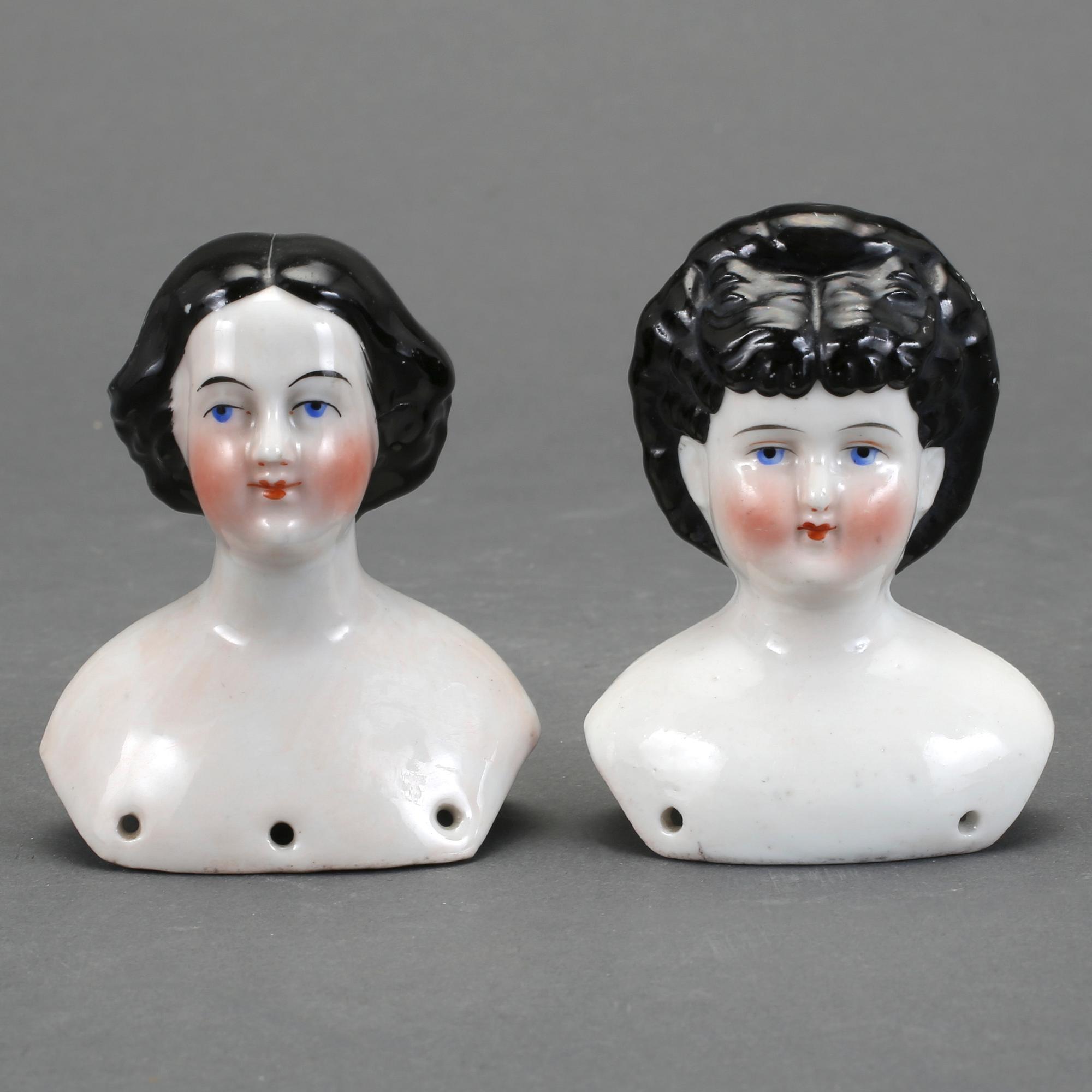 DOCKHUVUDEN, 2 st, porslin. 1800-talets andra hälft.