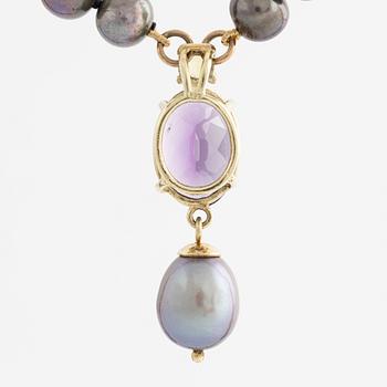 Necklace, with cultured pearls and a gold clasp with amethyst and pearl pendant.
