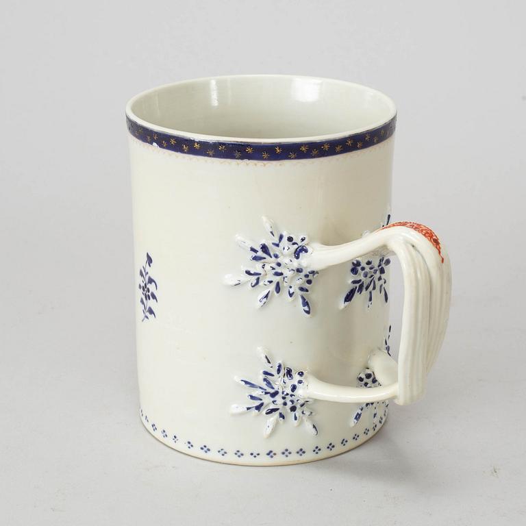 A blue and white and enamelled export porcelain jug, Qing dynasty, Jiaqing (1796-1820).