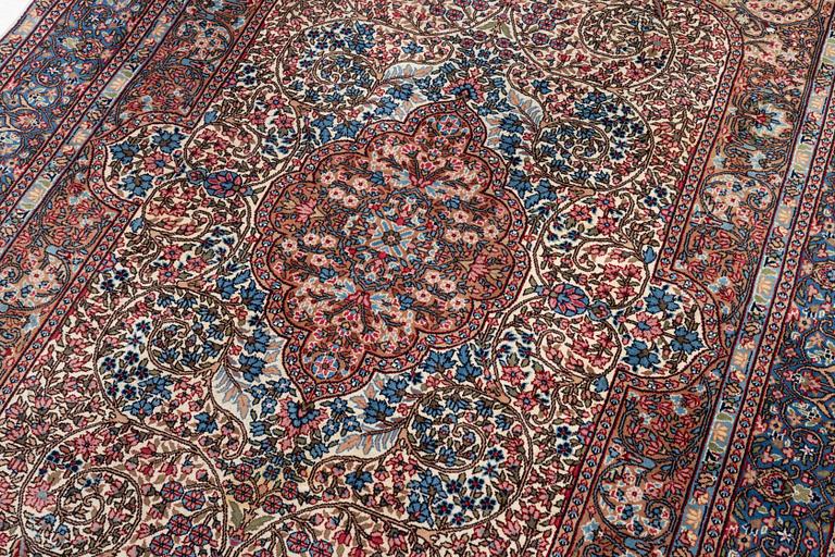 Rug, Kirman, approx. 245 x 165 cm.