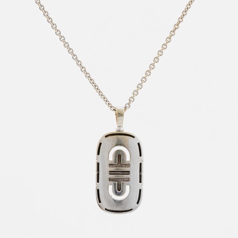 A Bulgari "Parentesi" pendant with a chain.