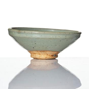 A pale green jun glazed bowl, Jin/Yuan dynasty.
