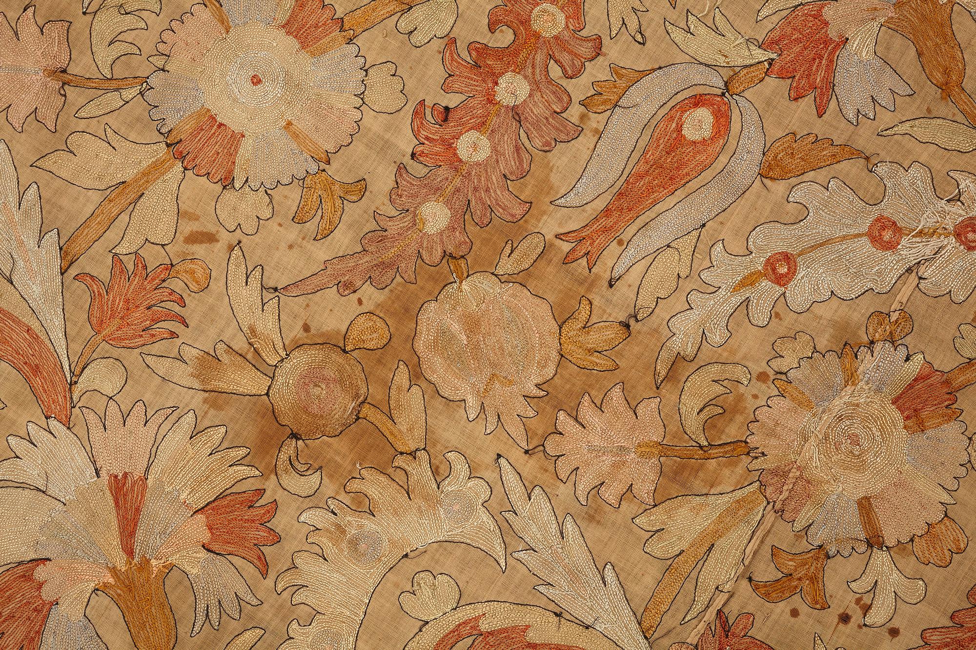 Broderi, sannolikt antik Uzbekistan suzani, ca 226,5-230,5 x 180-182 cm.