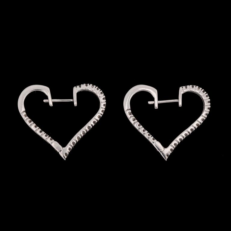 A pair of brilliant cut diamond earrings, tot. app. 0.50 ct.