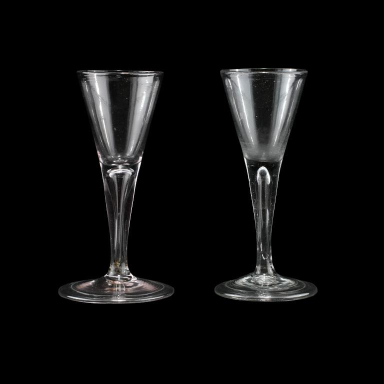 SNAPSGLAS, 2 st, troligen 1700-tal.