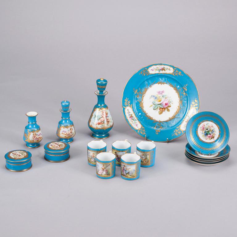 SERVISDELAR, 11 st, Sèvres-liknande märke, 1800-tal.