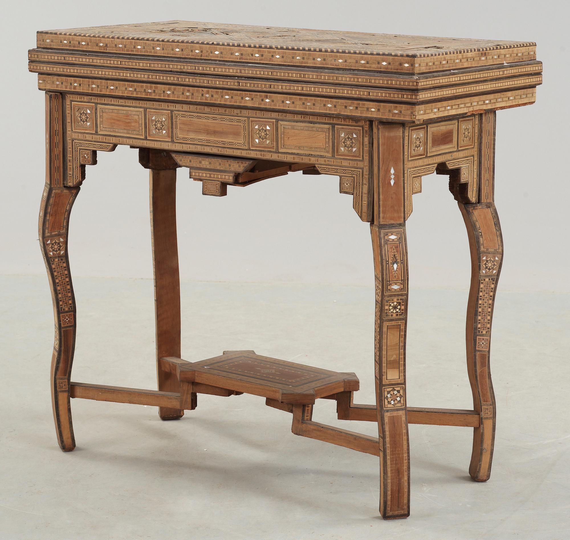 SPELBORD, orientaliskt, 1900-talets första del.