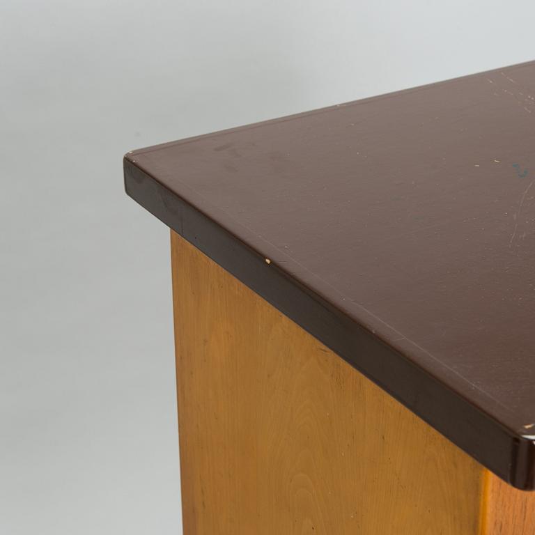 Baaritiski / tarjoilupöytä, Artekin piirustuskonttori, O.Y Huonekalu-ja Rakennustyötehdas A.B. 1950-luvun alku.