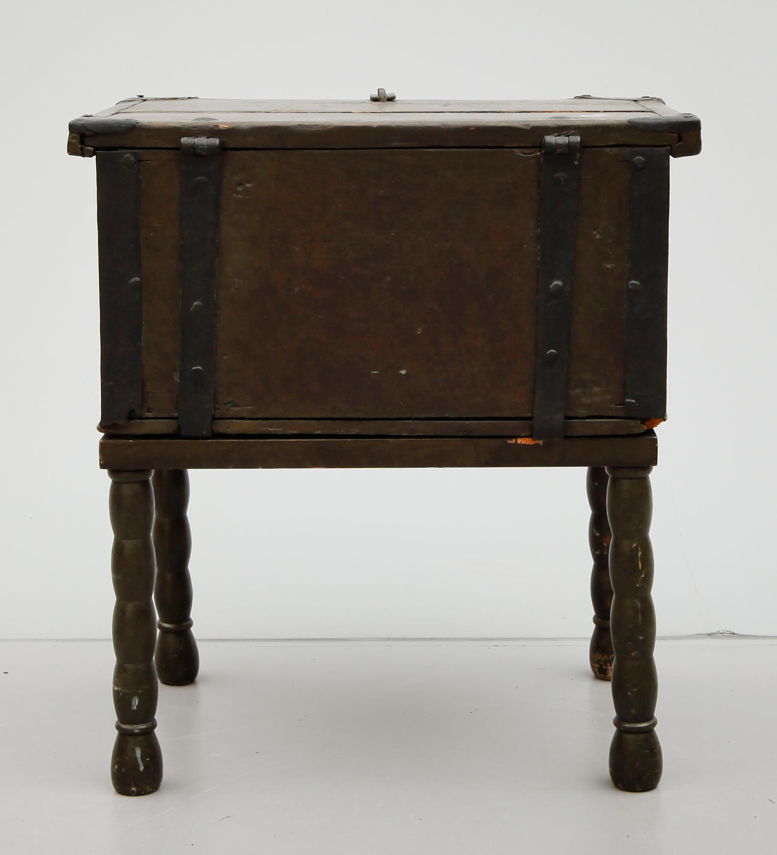 SKRIN, allmoge, märkt med årtal 1734.