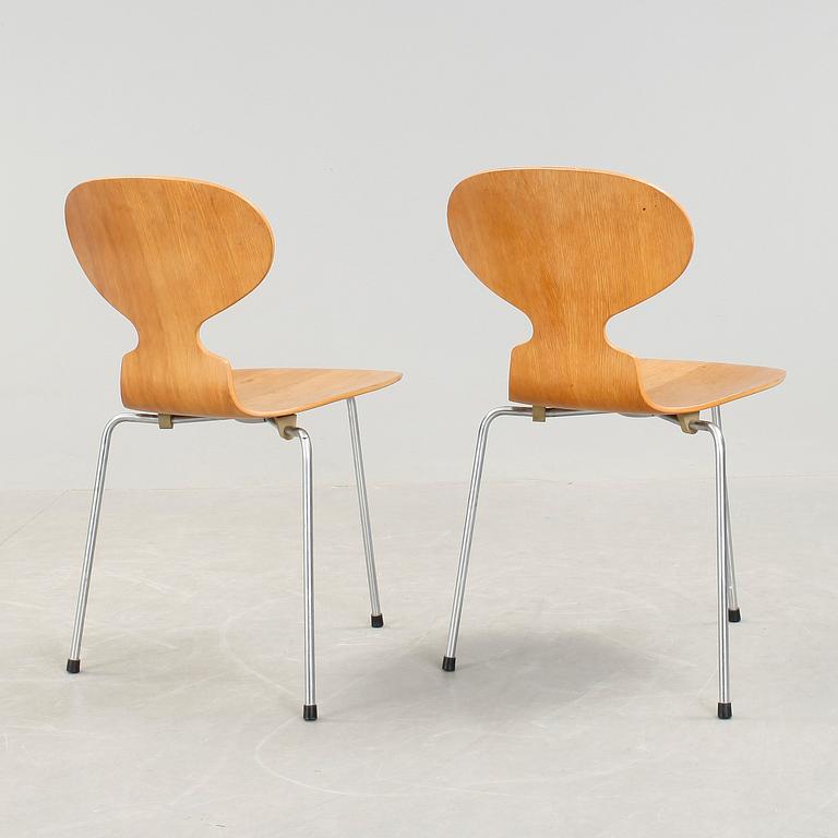 STOLAR, ett par, "Myran", Arne Jacobsen, Fritz Hansen, Danmark, 1964.