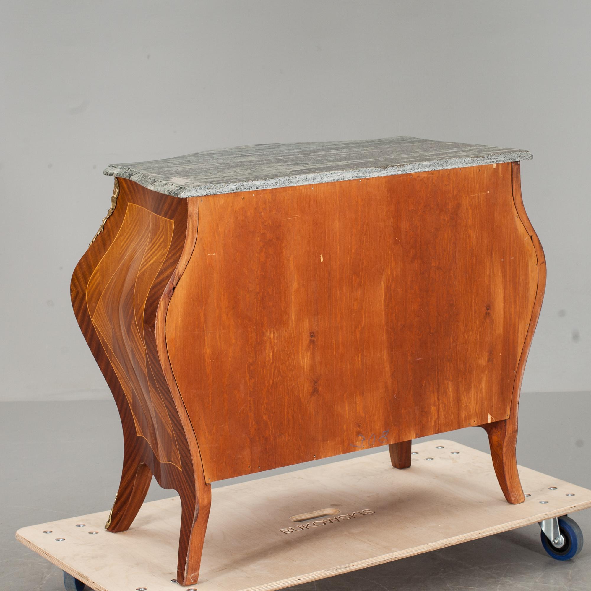 BYRÅ, rokokostil. 1900-tal.