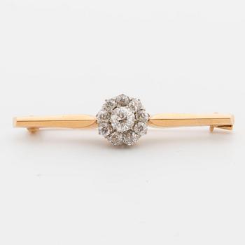 BROOCH, 18K gold set with old-cut diamonds aprox. 0,50 ct.