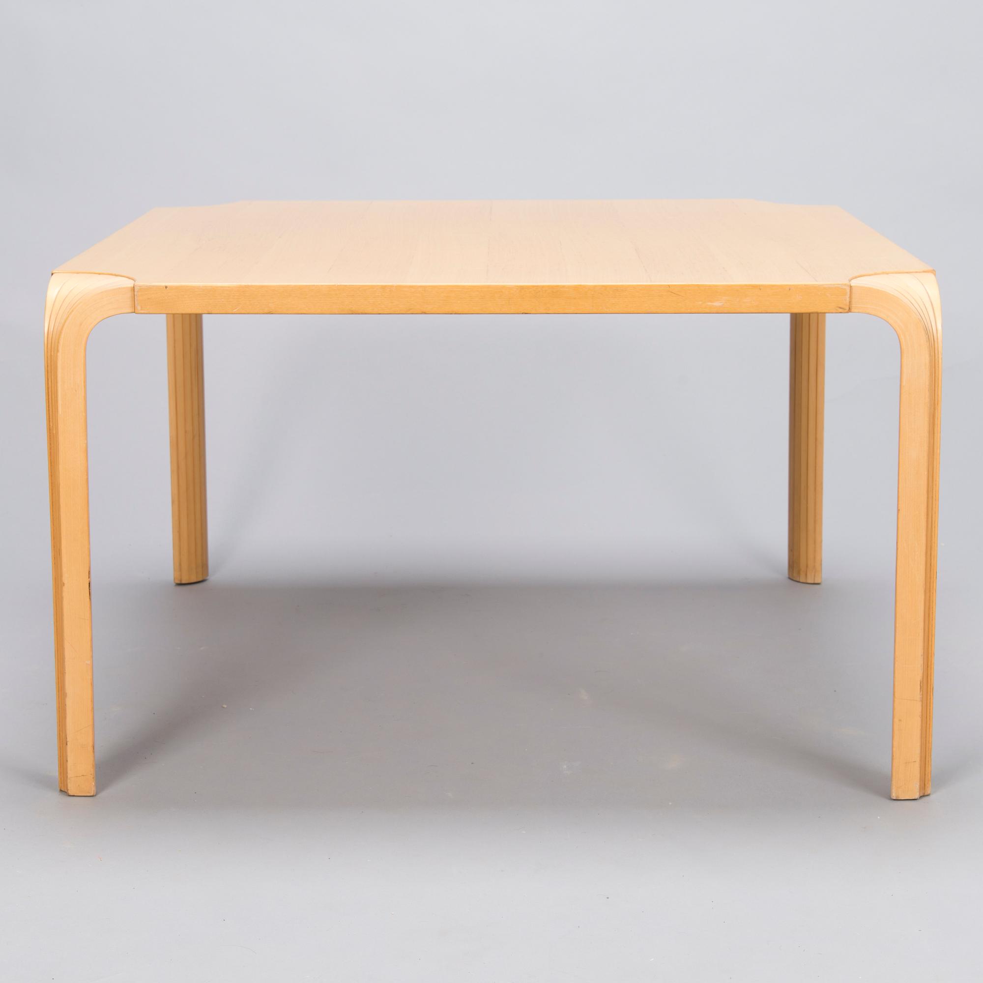 ALVAR AALTO, BORD, modell MX800B, Artek, 1900-talets slut.