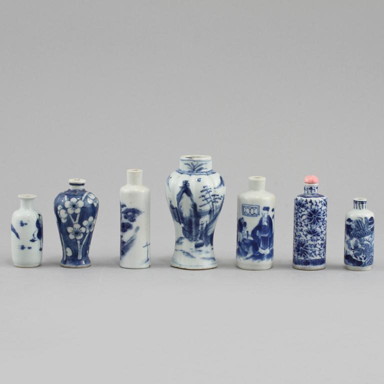 MINIATYRER och SNUSFLASKOR, 7 st, porslin, Kina, 1800/1900-tal.