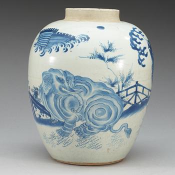 A blue and white Transitional jar, 17th Century.