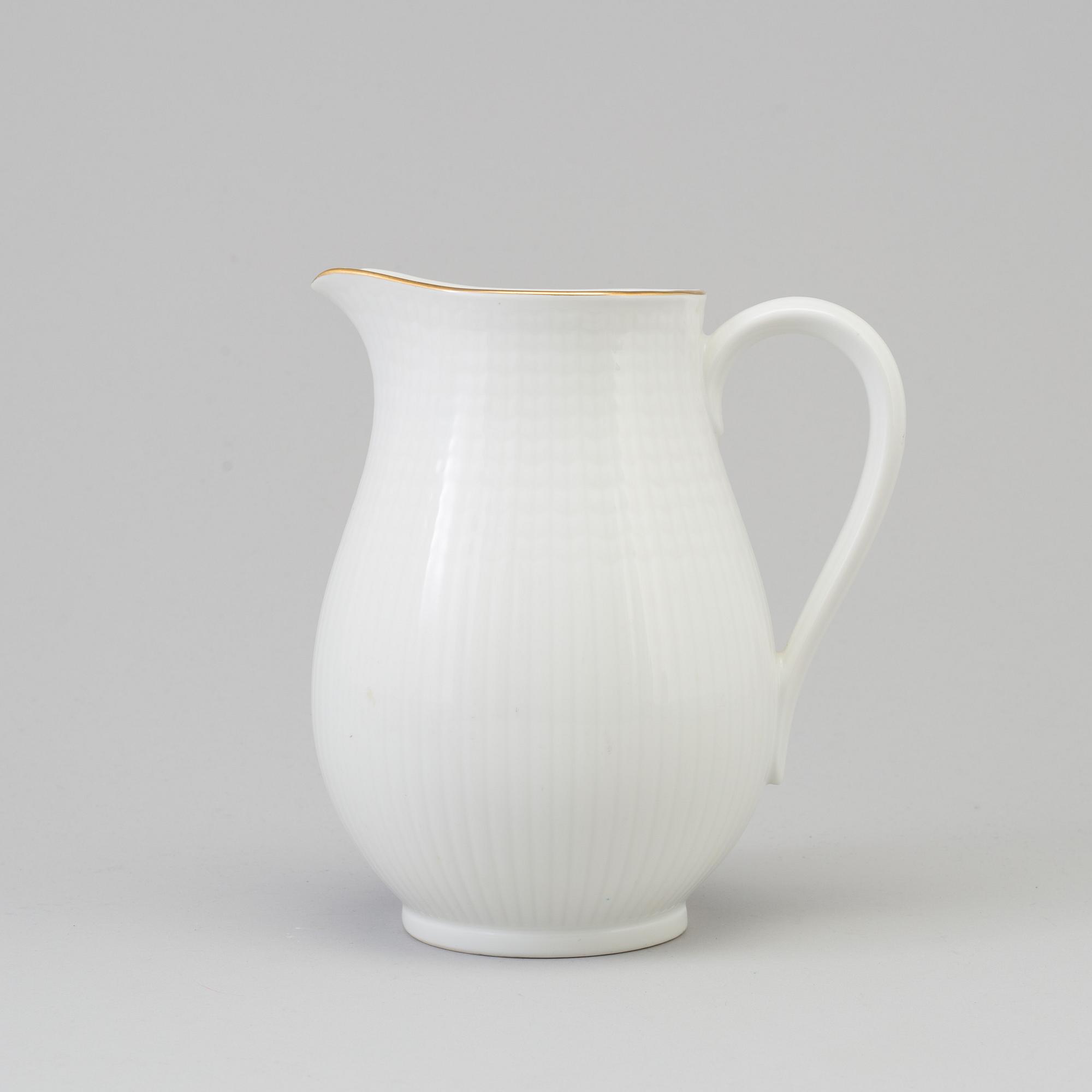LOUISE ADELBORG, kaffeservis, 44 delar, "Swedish Grace", med guldkant, Rörstrand.