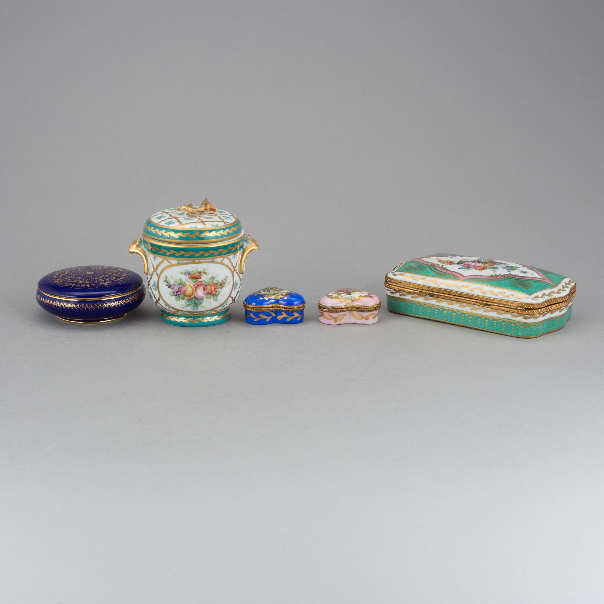 LOCKASKAR 5 stycken, porslin, Sèvres och Sèvres-liknande märke, 1900-tal.