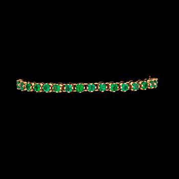 123. BRACELET, round cut emeralds.