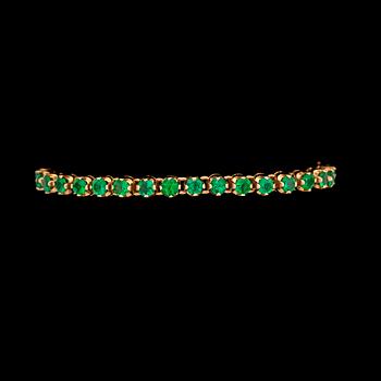 288. BRACELET, round cut emeralds.