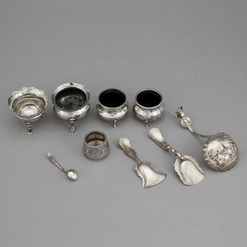 DIVERSE SILVER, 9 delar, Holland och England, tidigt 1900-tal. Tot vikt ca 240 gram (inkl. glasinsats).