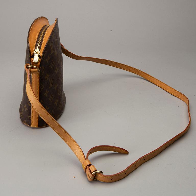 LOUIS VUITTON, cross body bag.