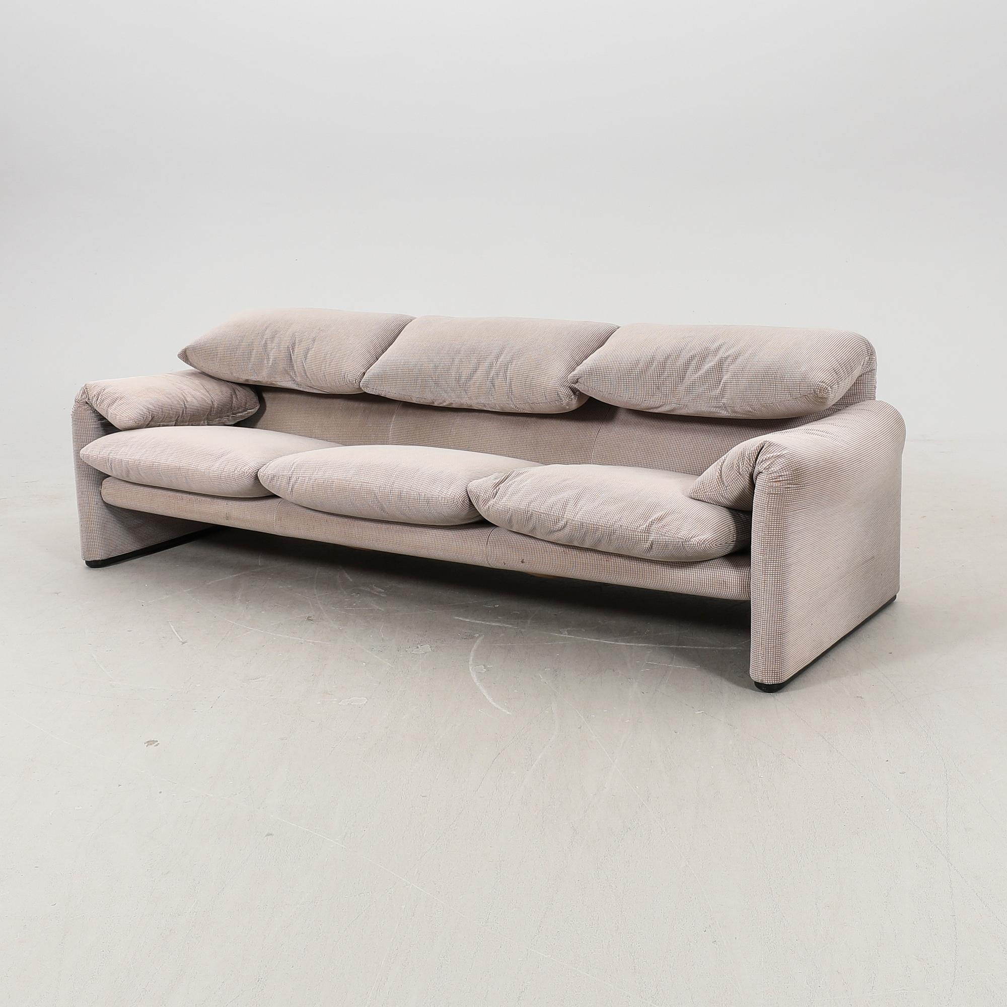 Vico Magistretti, soffa "Maralunga" Cassina Italien.