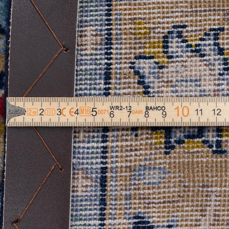 Matta, Keshan, ca 519 x 359 cm.