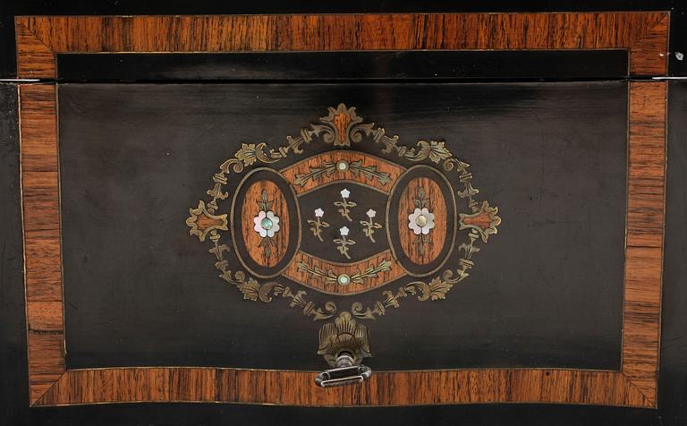 SCHATULL med LIKÖRSERVIS, 1800-talets andra hälft.