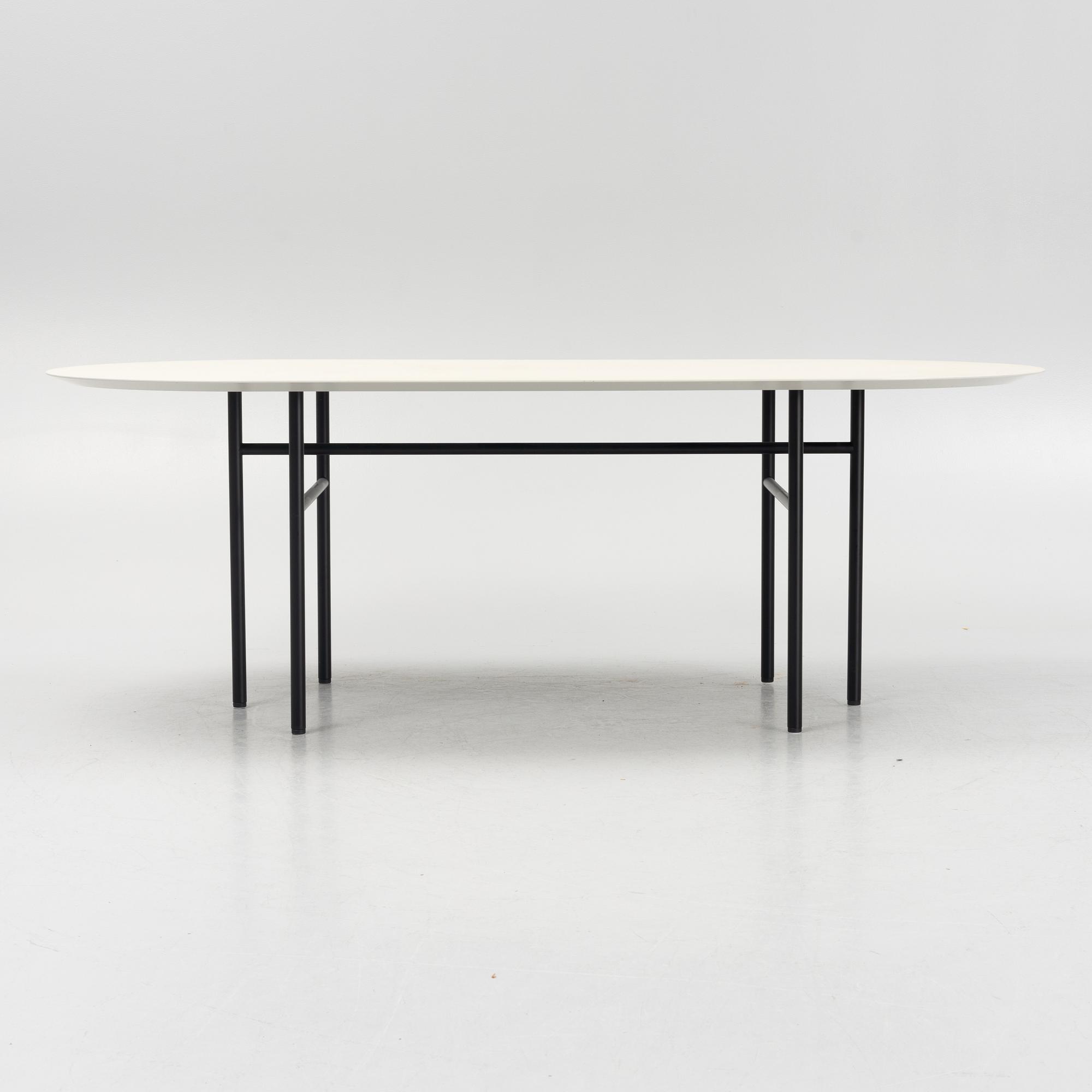 Norm Architects, matbord "Snaregade Dining table Oval", Audo Copenhagen, Danmark.