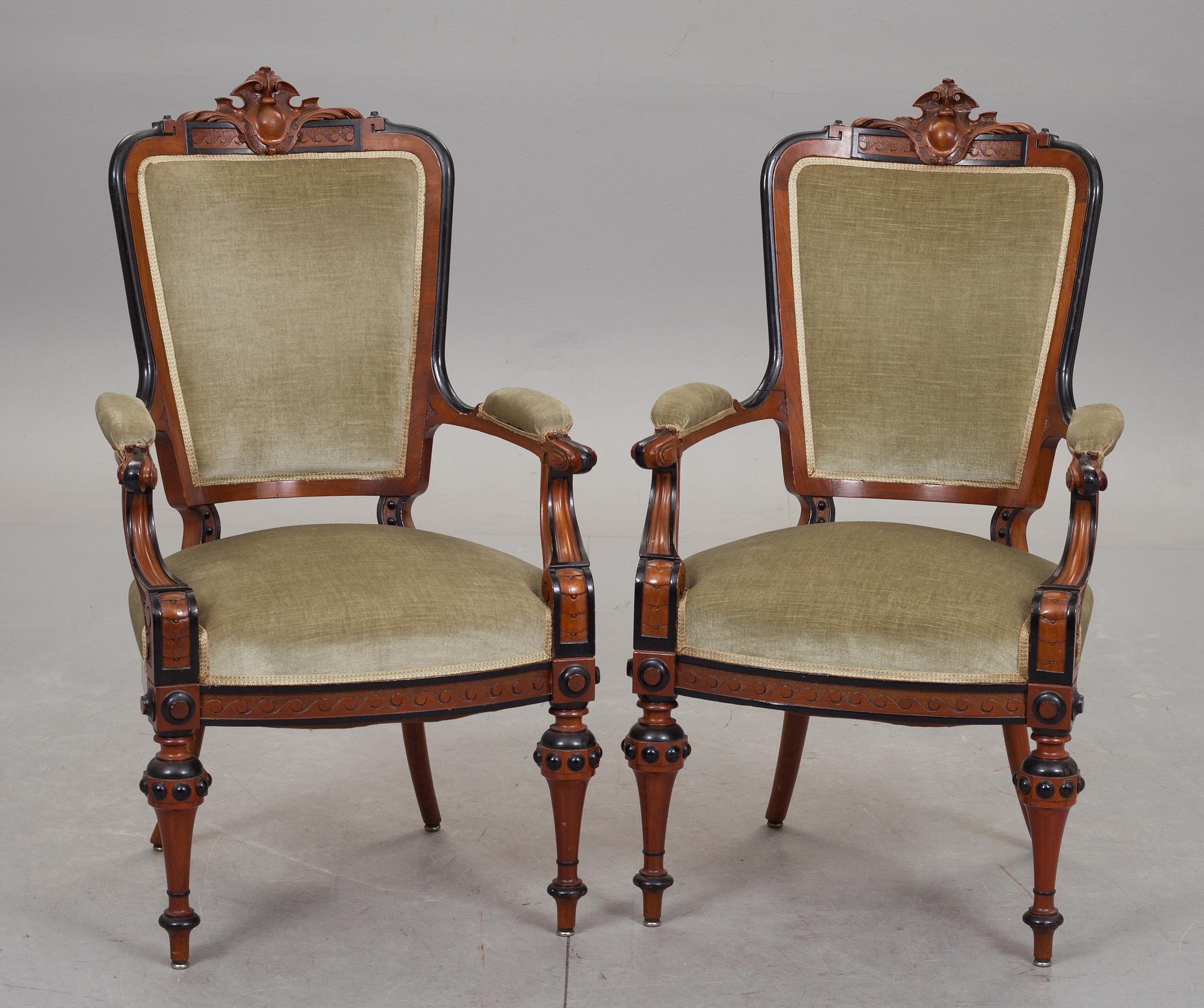 KARMSTOLAR, ett par, nyrenässans. 1800-talets slut.