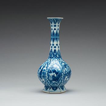 VAS, porslin. Qingdynastin, Kangxi (1662-1722).