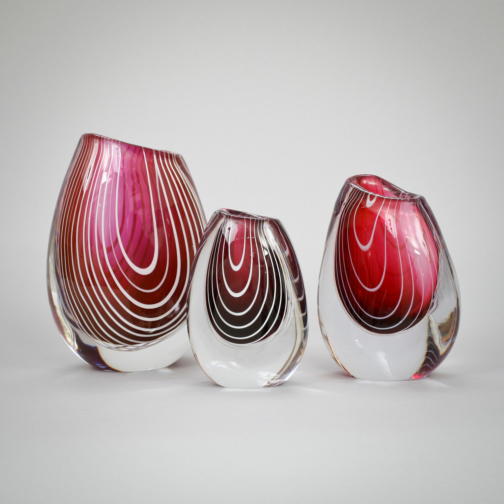 VASER, 3 st, glas Vicke Lindstrand "Zebra" Kosta.