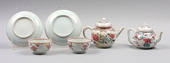 TEKANNOR SAMT KOPPAR MED FAT, 4 st, porslin, Qianlong, Kina 1700-tal.