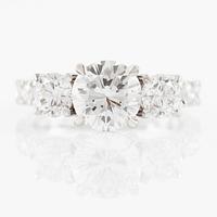 Ring, trestensring, 18K vitguld med briljantslipade diamanter.