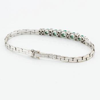 Bracelet in 18K white gold with emeralds and brilliant-cut diamonds.