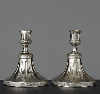 LJUSSTAKAR, ett par, gustavianska, 1700-talets slut.
