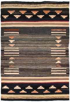 A 1930's Finnish rag rug. Circa 290 x 195 cm.