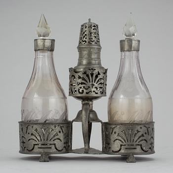 BORDSSURTOUT, tenn, otydliga stämplar, 1800-talets första hälft.