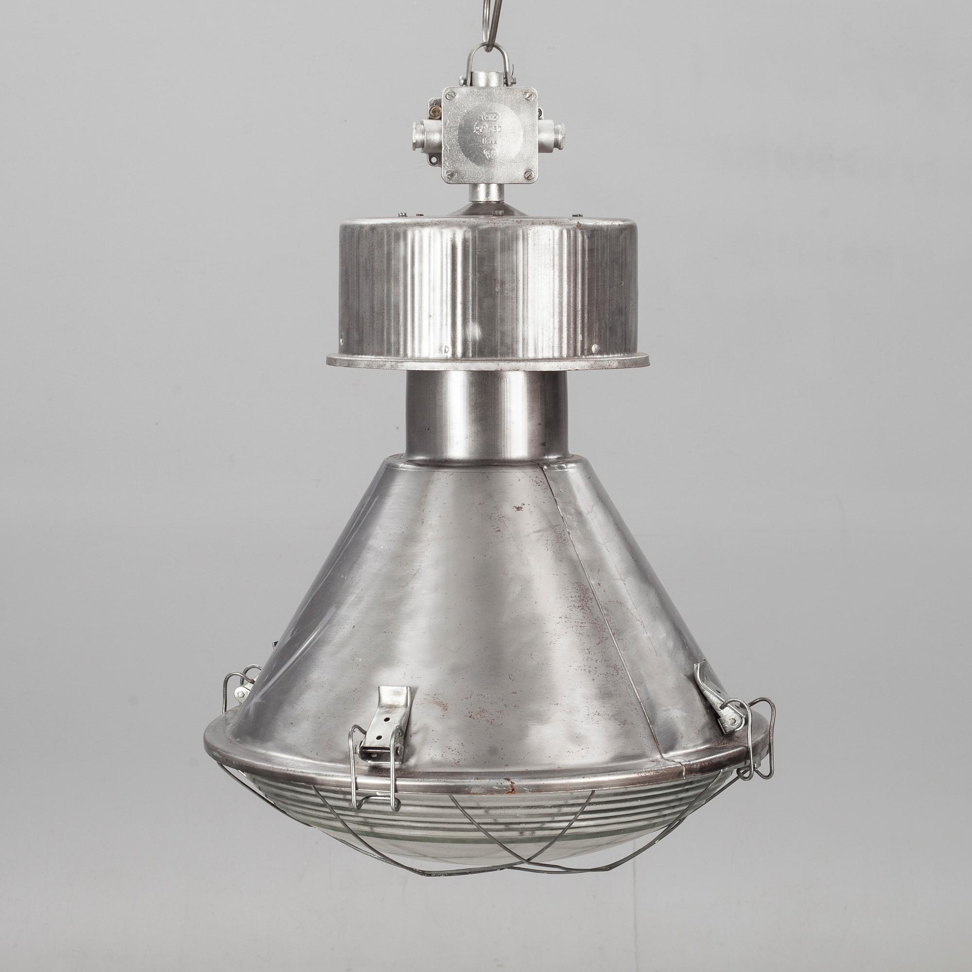 TAKLAMPA, industrimodell. Höjd c:a 72 cm.