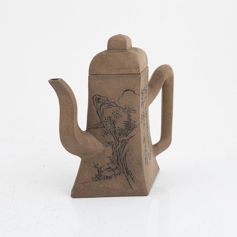 A Chinese yixing teapot with cover, Republic period, 20th century.