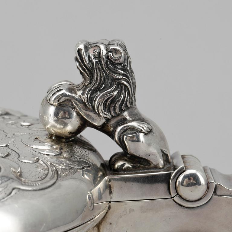 DRYCKESKANNA, silver, Barockstil, 1900-tal. Vikt ca 728 gram.