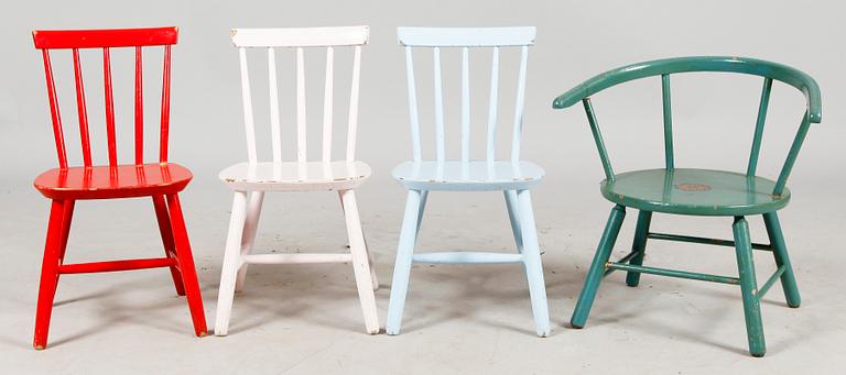 BARNMÖBLER, 4 delar, 1900-talets andra hälft.